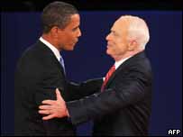 Barack Obama e John McCain durante o debate (AFP)