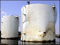 Refinaria atingida pelo furacão Katrina nos EUA