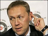 Андрєй Луговой заперечує своюАндрєй Луговой заперечує свою причетність до отруєння Александра Литвиненка полонієм причетність до отруєння Александра Литвиненка полонієм
