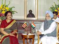 President Kumaratunge with Indian PM Manmohan Singh