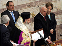 Karolos Papulyas yemin ediyor