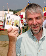 Arfon Gwilym ar faes yr eisteddfod yn lansio ei CD newydd