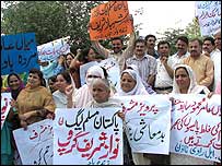 لاہور میں اپوزیشن کا مظاہرہ 