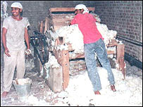 कॉटन वेस्ट से रुई बनाने वाली मशीन