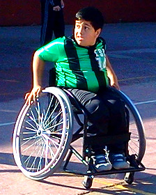 Guido Comparato en su silla deportiva