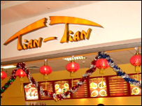 Một quán ăn của người Việt trong khu thương mại Galeria Mokotow ở Warszawa