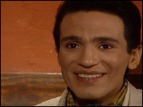 O ator Shadi Shamel interpreta o cantor Abdel Halim Hafez, estrela dos anos 50