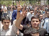 ايرانی ها خواهان بازتر شدن جو سياسی اين کشور هستند