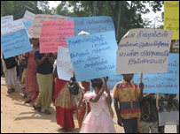 Protesters in Vauniya, photograph by Dinasena Ratugamage