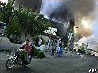 فرار ساکنان صور در پی حمله شديد جنگنده های اسرائيلی