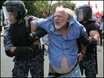 Сутички лівих з міліцією