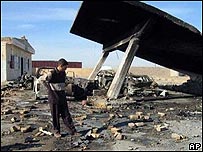 Destruição em posto de gasolina