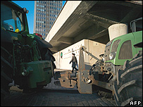 Tractors blocking entrance to Latvian agriculture ministry