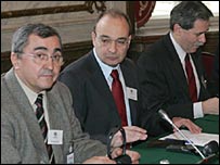 Anëtarë të delegacionit serb në një nga bisedimet e Vjenës (arkiv)