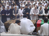 بم حملے میں ہلاک ہونے والوں کی نماز جنازہ اجتماعی طور پر ادا کی گئی