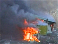 Djegia e dy pikave kufitare