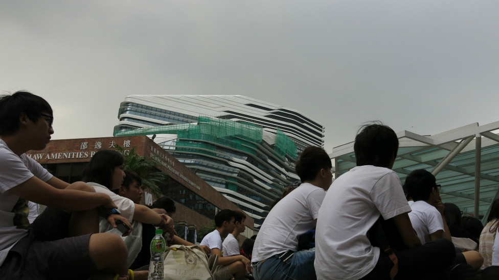 理工大学学生在阴天下举行罢课誓师大会(BBC中文网记者叶靖斯摄22/9/2014)