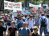 عراق پر یلغار کا سال مکمل: عالمی مظاہرے