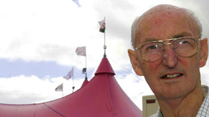 W J Edwards ar faes yr Eisteddfod