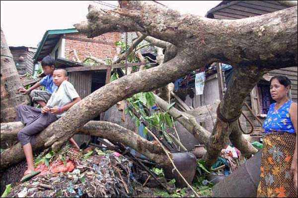 برما کے طوفان میں پندرہ ہزار افراد ہلاک