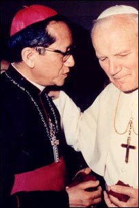 Hồng y Nguyễn Xuân Thuận và giáo hoàng Gioan Phaolồ đệ nhị