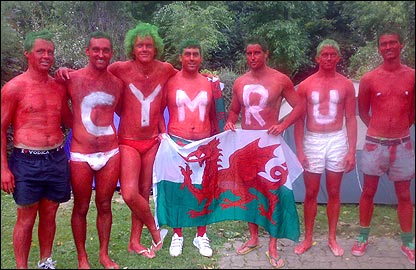 walesfans416.jpg