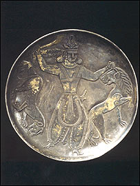 بشقاب نقره هنر ساسانی مربوط به قرن هفتم يا هشتم ميلادی