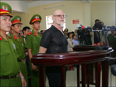 Glitter nghe phán quyết