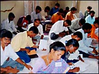 क़ानून सीखते कार्यकर्ता