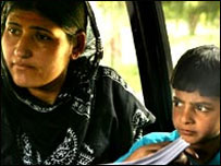 अफ़ज़ल की पत्नी और बेटा