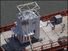 Transporte del domo en un barco.