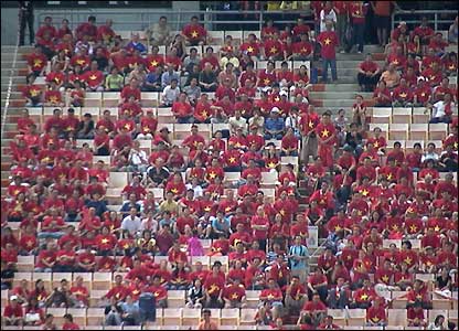 Cổ động viên Vn trên khán đài A