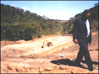 Eduardo Santos de Oliveira, procurador da República em Campos, visita a obra da Cataguazes Florestal