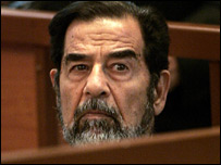 صدام حسين در جلسه محاکمه