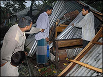 Người dân Bangladesh sau bão