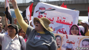 Aksi protes menentang presiden di Kairo.