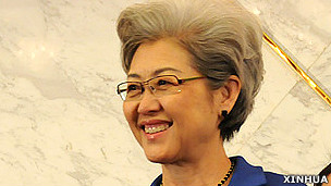 傅莹在北京全国人大新闻发布会上亮相(新华社图片4/3/3013)