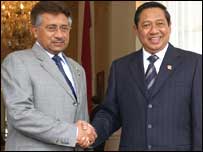 मुशर्रफ़ और इंडोनेशिया के राष्ट्रपति युधोयोनो