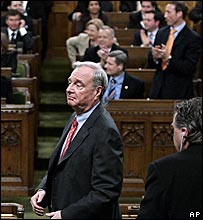 پال مارٹن جنہیں عدم اعتماد کی تحریک کے ذریعے حکومت سے باہر کر دیا گیا ہے۔