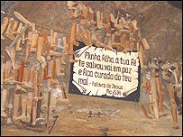 Os ex-votos: “Isso não vale nada. O que conta mesmo é a fé