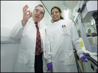 苏格兰首席部长和生命科学实验室人员