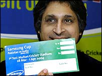 رمیض راجہ کو کمنٹری کی وجہ سے تنقید کا نشانہ بنایا جا رہا تھا۔