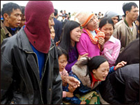 Cảnh tượng bên bến đò sông Gianh