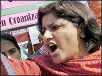 خواتین کے عالمی دن پر پاکستان میں خواتین کی تنظیمین سیمنار ، جلسے اور جلوس منعقد کرتی ہیں 