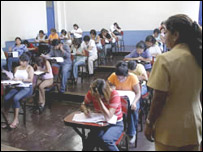 Sala de aula no Peru (arquivo)