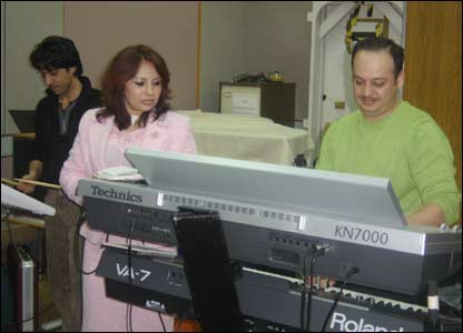 جميل جان، بلقيس يونسې او ملگرى