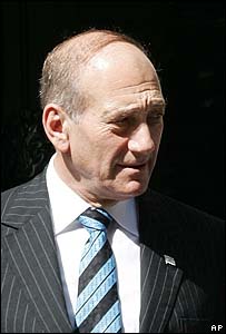 Premiê israelense deixa sede de governo britânico em Londres