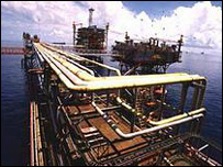 Các dự án ngành dầu khí cũng được nêu tên trong kịch Táo quân