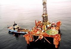 An image of an oil platform.