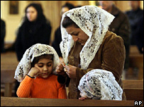 کلدانیان در کلیسایی در عراق